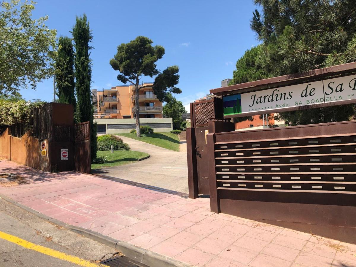 Sunny apartment Sa Boadella big solarium sea view Lloret de Mar Bagian luar foto