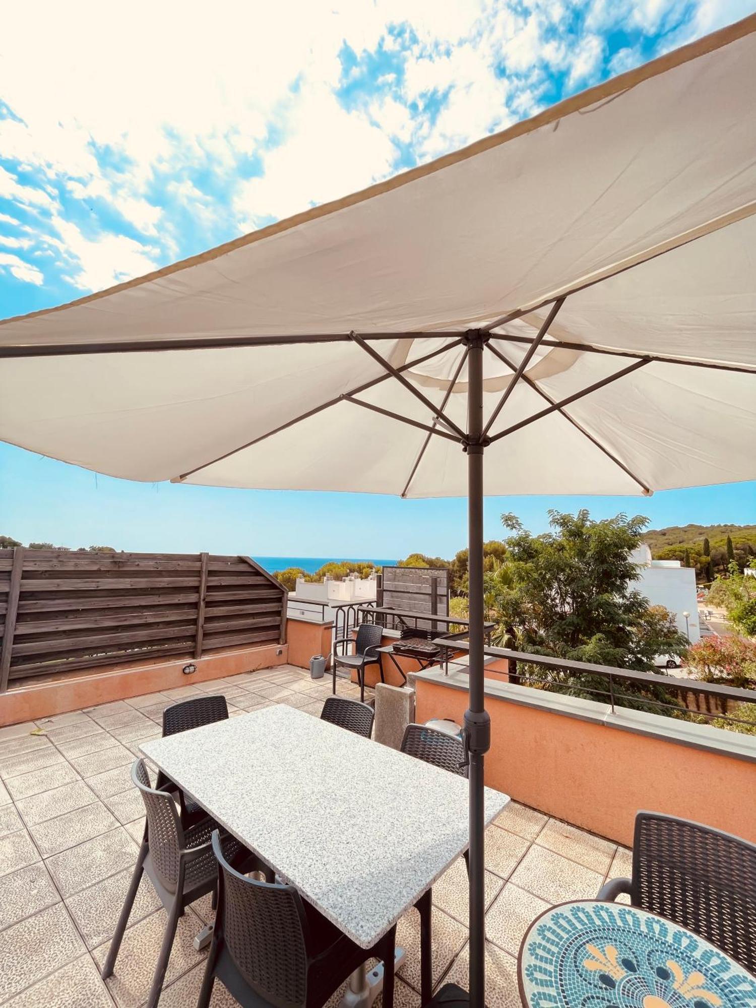 Sunny apartment Sa Boadella big solarium sea view Lloret de Mar Bagian luar foto